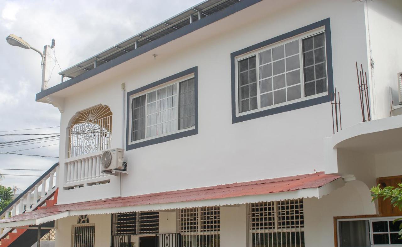 Van Villa Guesthouse Negril Kültér fotó